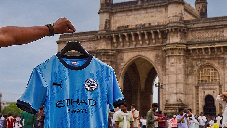 Mumbai City FC's new jersey in front of Gateway of India. - Photo: X | Mumbai City FC